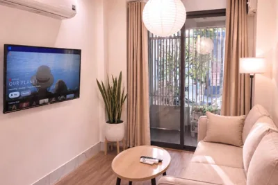 WE Stayin Tran Quang Khai - Near Pink Church – 사진 3