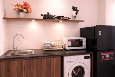 WE Stayin Tran Quang Khai - Near Pink Church – 사진 4
