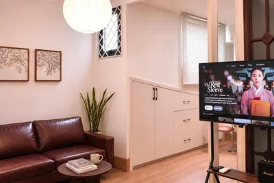 WE Stayin Tran Quang Khai - Near Pink Church – 사진 12